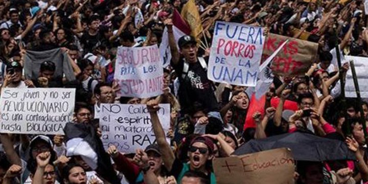 Chile: Miles de estudiantes y miembros de sindicatos salen a las calles de Santiago