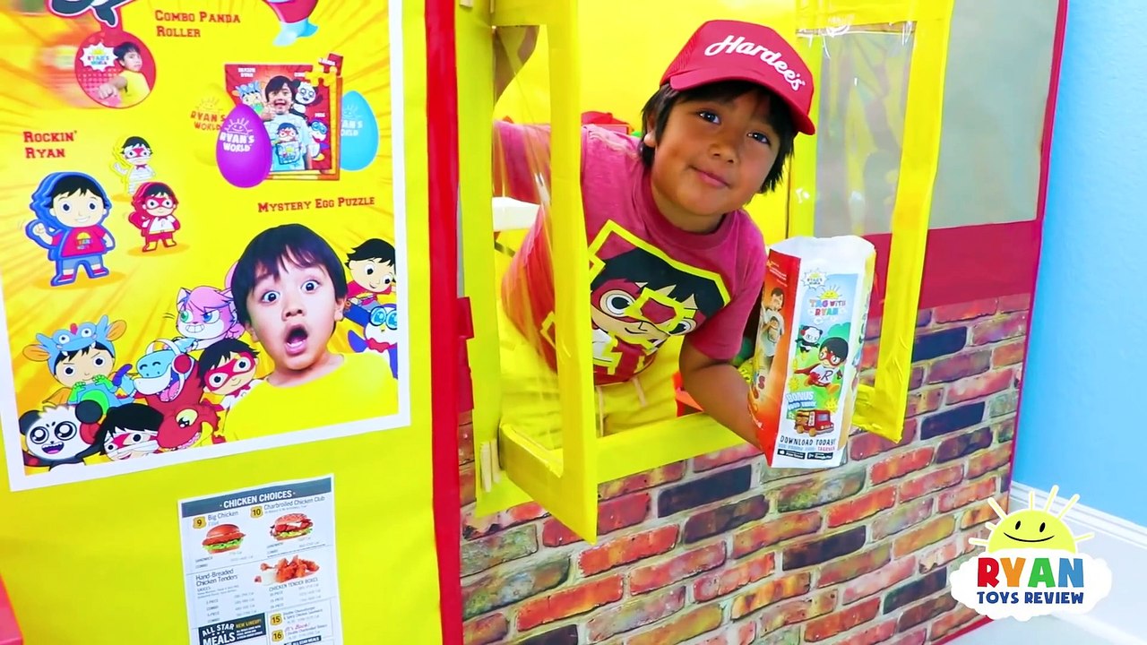 Ryan's Drive Thru Pretend Play with Hardee’s New Star Pals Toys!!!