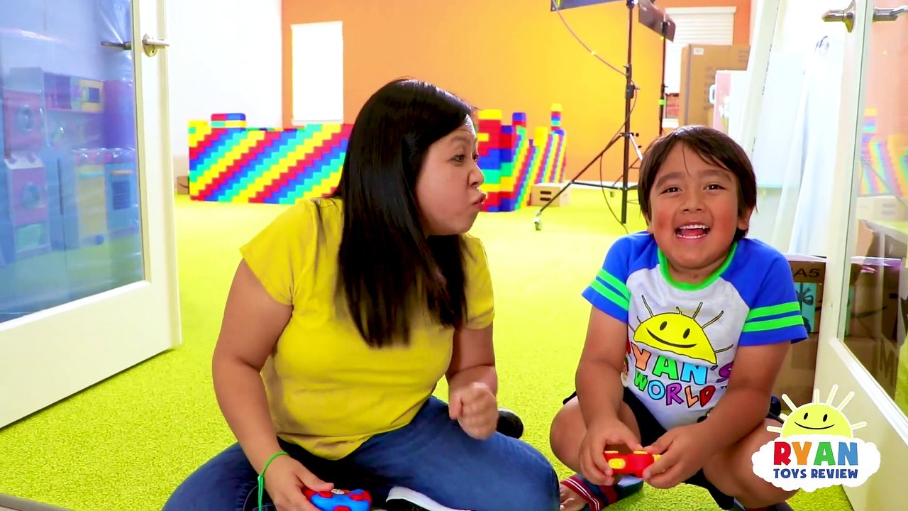 ryan pretend play police