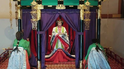 Japans Kaiser Naruhito besteigt den Thron