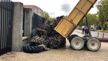 Avignon : les agriculteurs devant les grilles de la préfecture