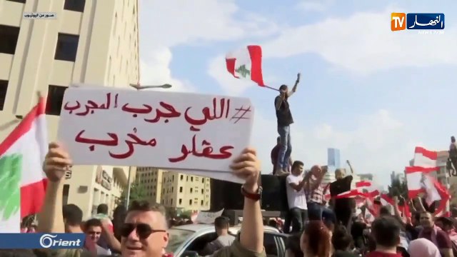 مظاهرات/ حكومة الحريري تستجيب للمطالب ..والمحتجون يرفضون ترك الشارع