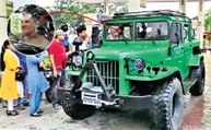 MS Dhoni Spotted Driving Nissan Jonga on Ranchi Roads | Oneindia Malayalam