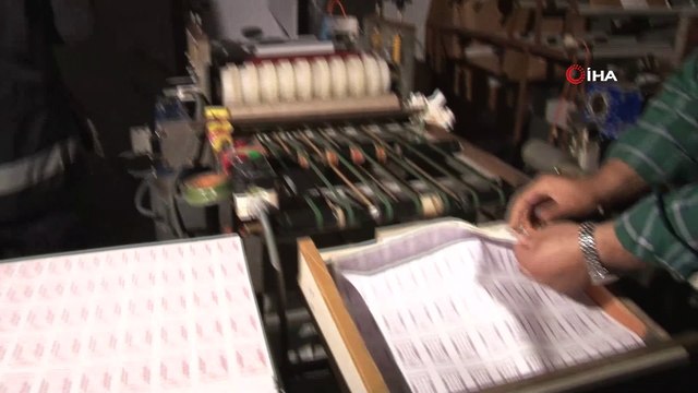 Fatih’te piyasa değeri 3 milyon lira olan sahte sigara kağıdı ele geçirildi