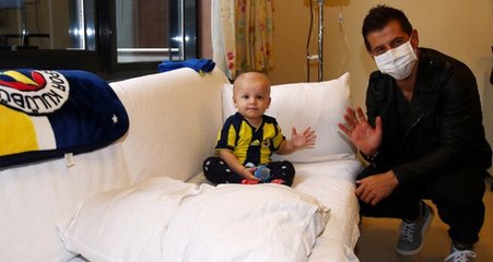 Emre Belözoğlu kanser tedavisi gören 16 aylık Çınar Aydın'ı ziyaret etti