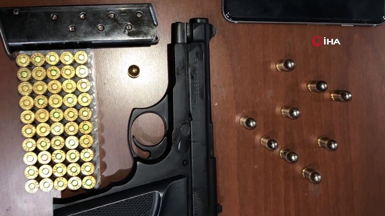 İstanbul merkezli 10 ilde silah kaçakçılığı operasyonu:  4’ü polis 75 gözaltı