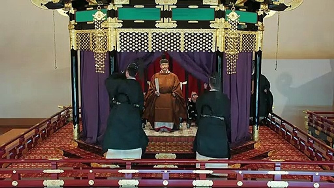 Silence, tenues traditionnelles, gongs... L'empereur Naruhito du Japon intronisé lors d'une cérémonie somptueuse