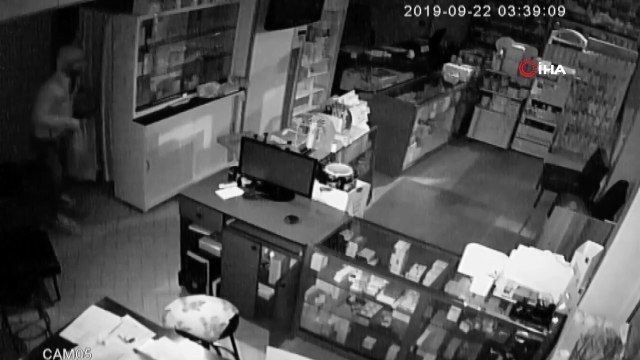 Hırsızlık anı kameraya yansımıştı, eczaneden 25 bin lira ve malzeme çalan hırsız serbest bırakıldı