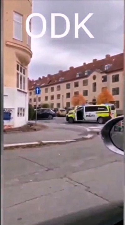 La police norvégienne ouvre le feu dans le centre d'Oslo contre un homme armé qui a volé une ambulance et foncé sur des piétons faisant plusieurs blessés