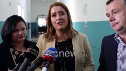 Ora News - Lente falas për të moshuarit në Elbasan