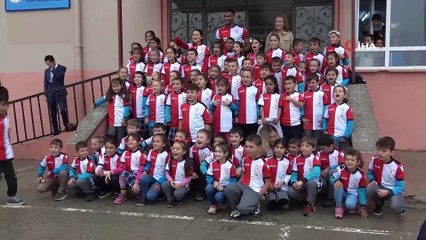 Kırsal mahalle öğrencilerine Samsunspor forması ve bilet