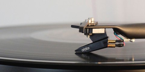 Descubren y ejecutan por primera vez un programa informático oculto en un vinilo de 1984