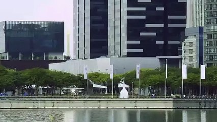 Un taxi volant électrique ressemblant à un drone a sillonné le front de mer de Singapour pour un vol d'essai