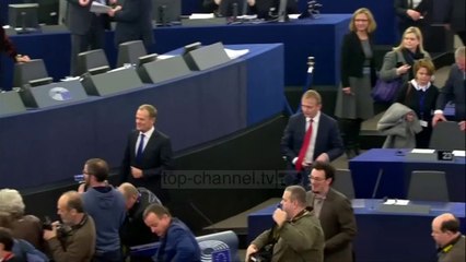 PE, rezolutë kundër Francës: Refuzimi mund të sjellë destabilizim jo vetëm në Tiranë dhe Shkup