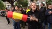 Los vecinos de Moratalaz reciben como héroes a los policías desplazados a Barcelona