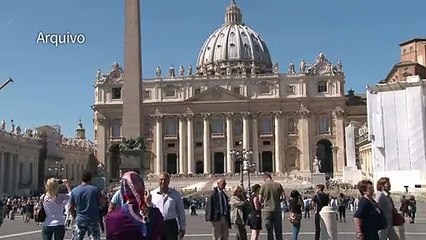 Vaticano nega estar à beira da falência