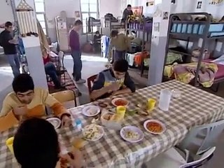 Kaleci Saçlı Koğuş Ağasından Dayak Yiyen Gavat İbo - Arka Sıradakiler