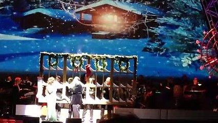 Mary Wilson and Duke Fakir sing Baby It's Cold Outside