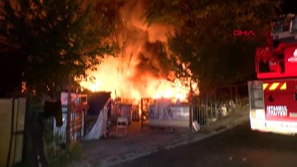 Sarıyer'de hurdalıkta çıkan yangın korku ve paniğe neden oldu