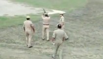Police fails to fire tear gas during mock drill in Ballia | OneIndia News