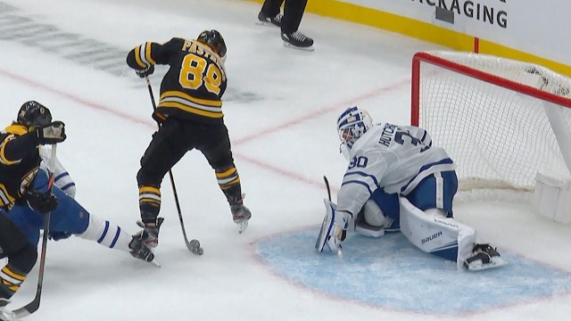 David Pastrnak goes through his legs for PPG