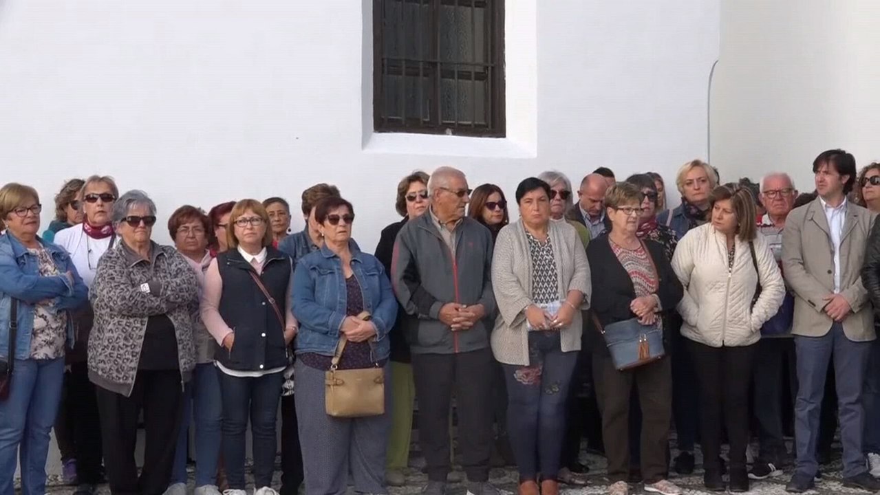 La Zubia condena en silencio el asesinato machista de una vecina