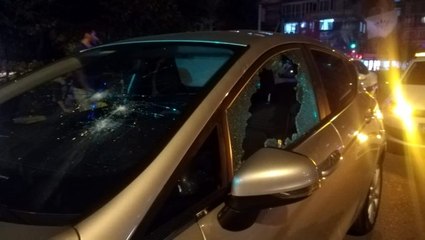 Kaza sonrası kadın sürücü, otomobile levye ile sadırdı iddiası