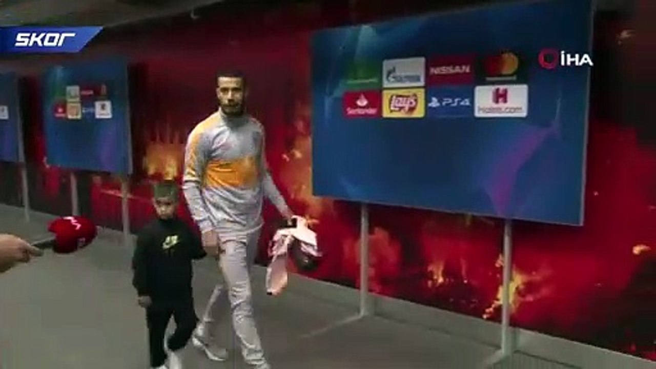 Tribünlerin ıslıkladığı Belhanda direkt soyunma odasına gitti