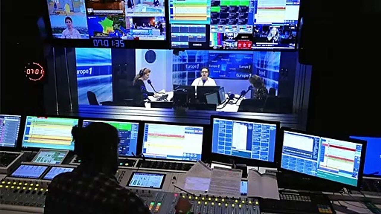 Qu'attendent les Réunionnais de la visite d'Emmanuel Macron ? "Tout est cher, même les yaourts !"