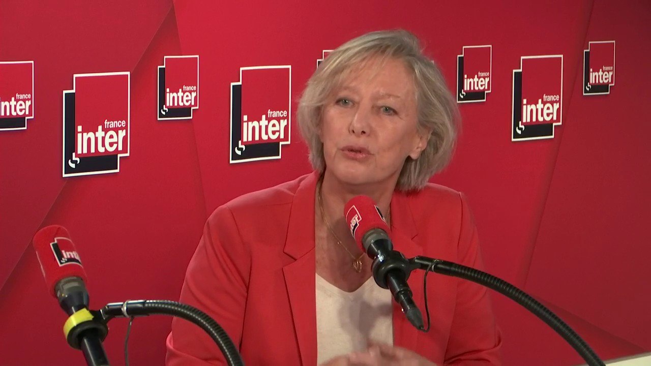 Sophie Cluzel : les aidants, ce sont "ces personnes qui interrompent parfois leur vie professionnelle et qui accompagnent, pour des raisons liées à la maladie, à l'âge, au handicap, un proche : 90 % c'est un proche, 50 % c'est un conjoint"