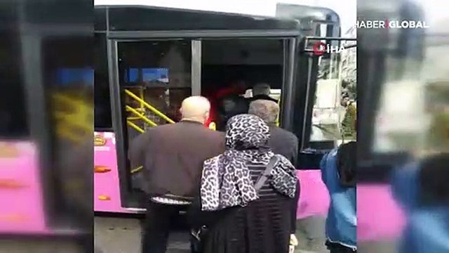İstanbul'da otobüs şoförü ile yolcu birbirine girdi