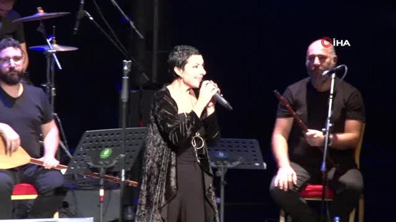 Sanatçı Gülay: "Ben Batı müziği de söylüyorum sadece Halk Müziği söylemiyorum. Rap'i de seviyorum"