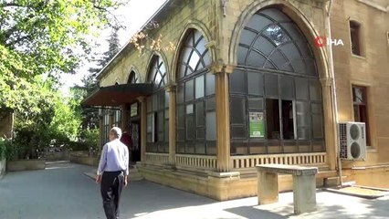 Kahramanmaraş Beyazıtlı Cami duvarındaki tarihi saat yaklaşık 1 asırdır hiç bozulmadan çalışıyor