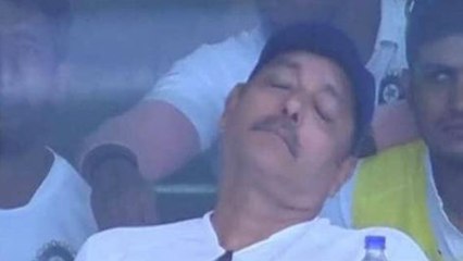 Tải video: Ravi Shastri sleeping during IND vs SA match | ரவி சாஸ்திரி செஞ்ச காரியத்தை பார்த்தீங்களா?