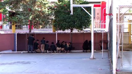 Mersin okul bahçesindeki kümeste öğrencilere hayvan sevgisi aşılanıyor