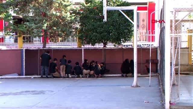 Mersin okul bahçesindeki kümeste öğrencilere hayvan sevgisi aşılanıyor