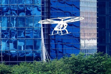 Dünyanın ilk uçan taksisi Singapur semalarında test edildi