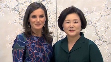 La reina Letizia y la primera dama de Corea del Sur mantienen una reunión