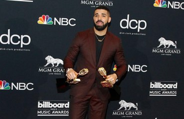 Drake aux anges de voir Rihanna à sa fête d'anniversaire!