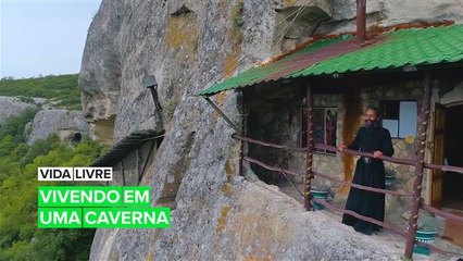 Vida livre: Vivendo em uma caverna