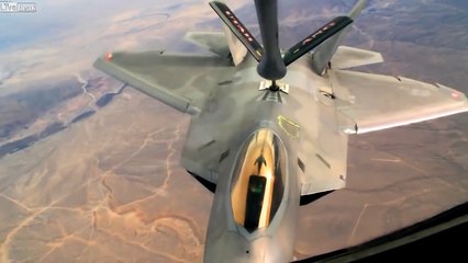 Ravitaillement d'un avion de chasse en plein vol : impressionnant !