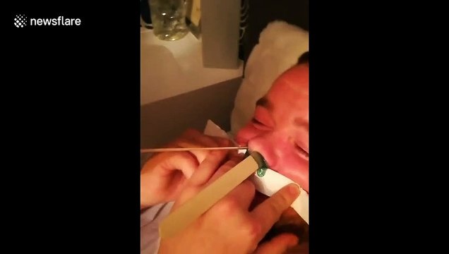 Epilation des narines à la cire : il ne veut pas tirer dessus !