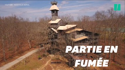 La plus grande cabane du monde est partie en fumée