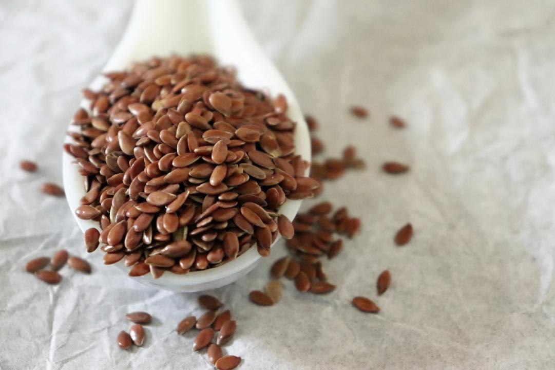 10 Health Benefits of Flaxseed, According to a...