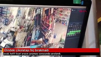 Elindeki çikolatayı hiç bırakmadı