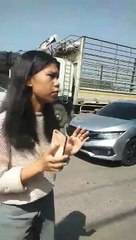 สุดเดือด! หนุ่มนร.นอกบ้านรวย ขับป้ายแดงเฉี่ยวกระบะ ดูถูกชั้นต่ำ-ถามมีเงินล้านมั้ย(ชมคลิป)