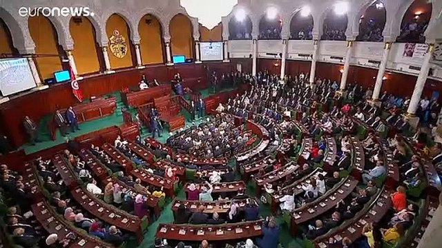 Tunisia, giura il nuovo presidente Kaïs Saïed