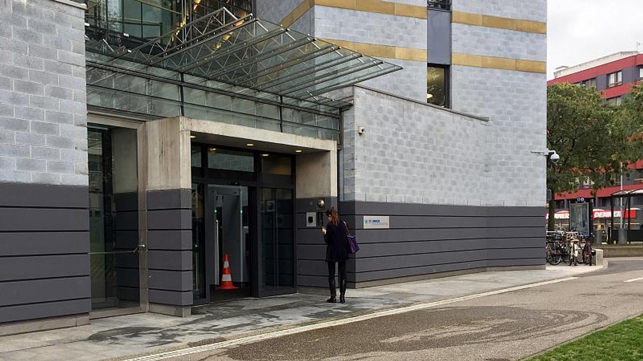 Syrer aus Deutschland steckt sich vor UN-Flüchtlingswerk in Brand