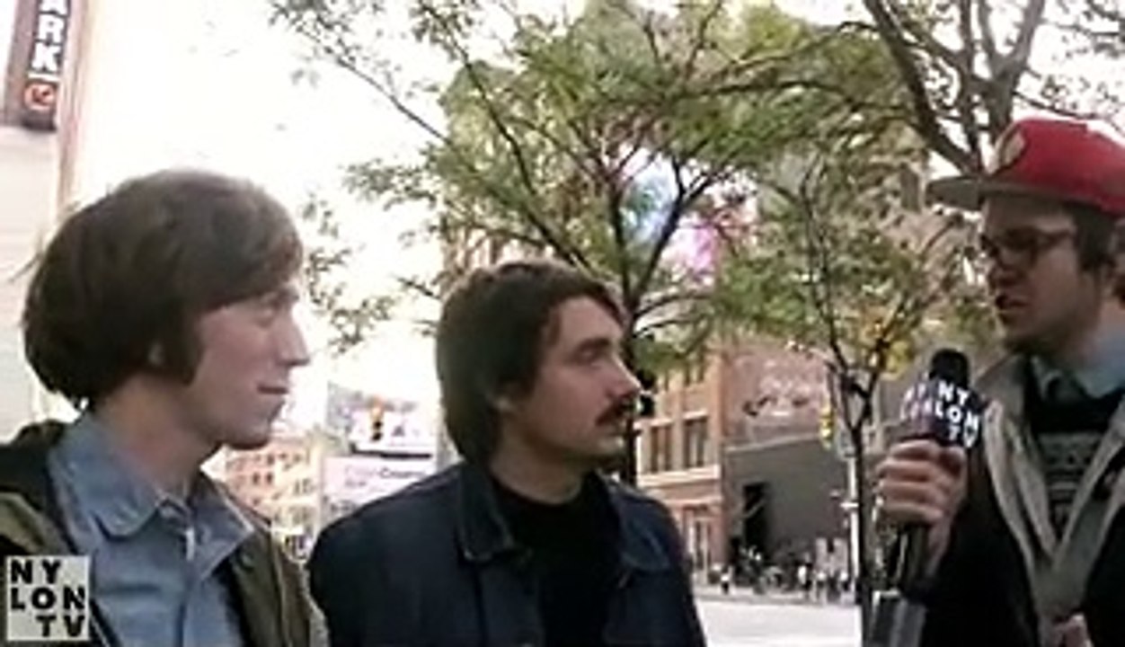 CMJ: A CHOW DOWN SHOWDOWN WITH HOUSSE DE RACKET