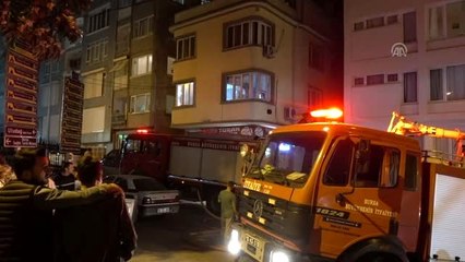 Yıkım kararı alınan binada çıkan yangın söndürüldü